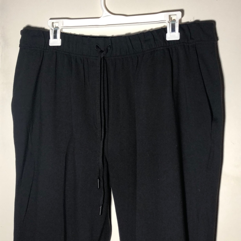 Lululemon Jet Crop Black: 10